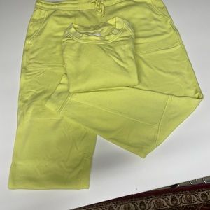 Lou& Grey signature soft sweatshirt and sweatpants in lemon 🍋